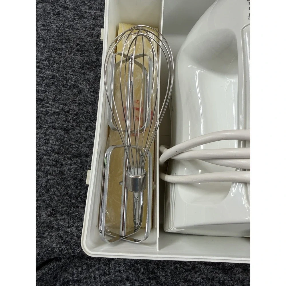 Vintage Hamilton Beach 5 Speed Hand Mixer Model 62577 With Storage Case Beaters